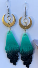 Load image into Gallery viewer, Ombre Ghost earrings
